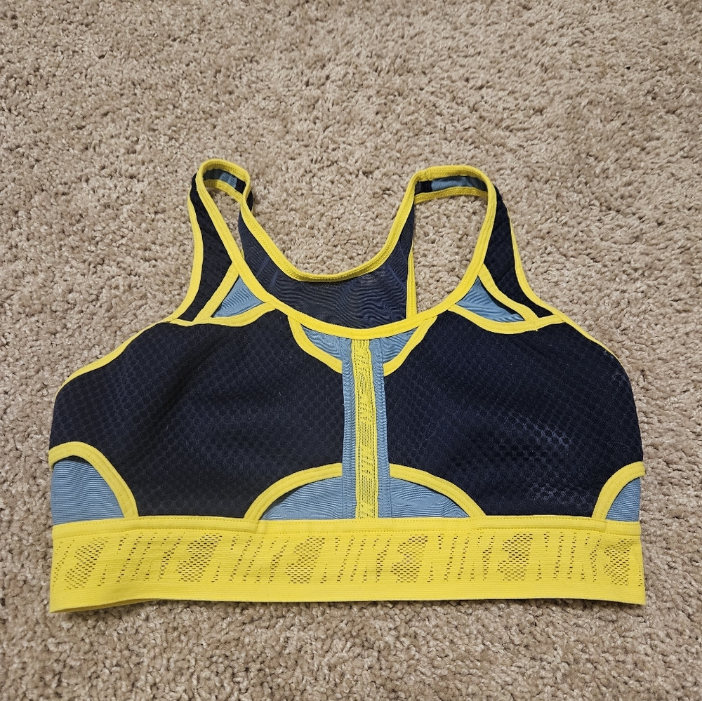 Nike Swoosh Ultrabreathe Dri Fit Mesh Sports Bra